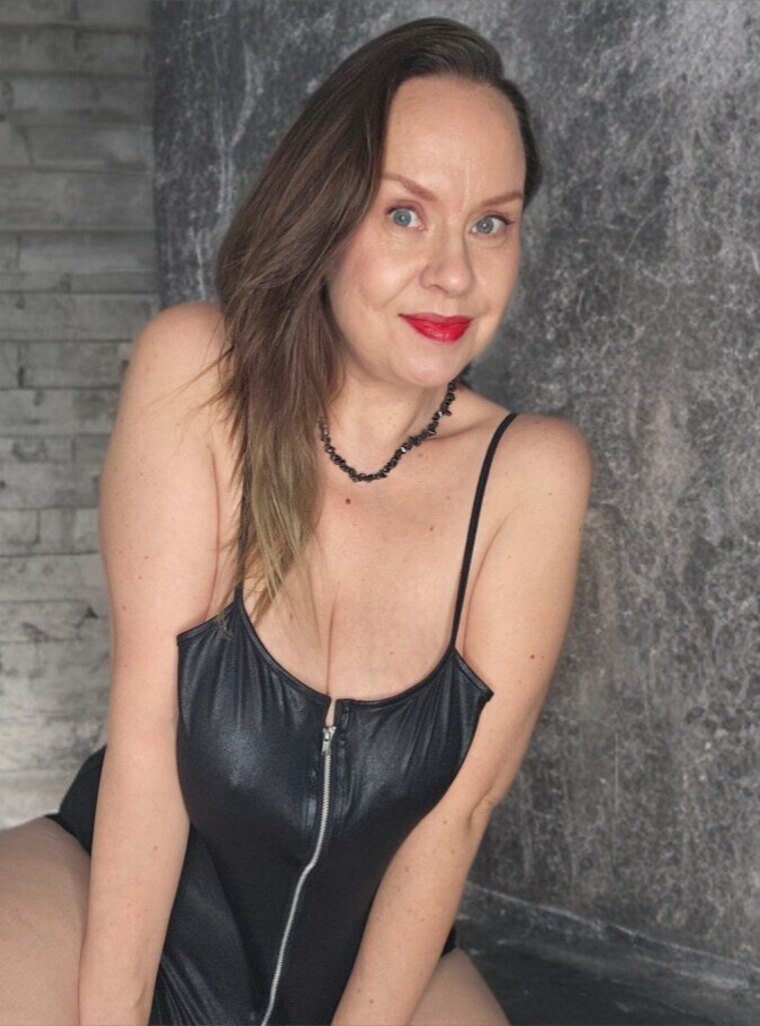Sari Alanen – suomalainen OnlyFans-tekijä